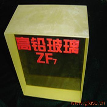 ���U����